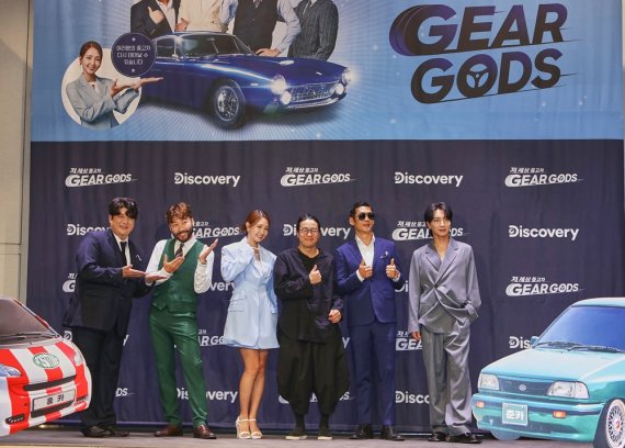 왼쪽부터 신동, 노홍철, 오정연, 하정석 PD, 박준형, 이특