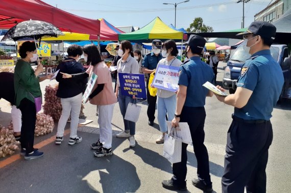 [음성=뉴시스] 민·경·관 합동 가정폭력·아동학대·성폭력 추방 연대 캠페인. (사진=음성군 제공) photo@newsis.com *재판매 및 DB 금지