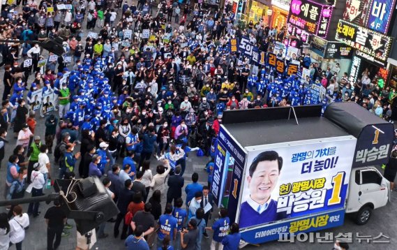 박승원 더불어민주당 광명시장 후보 27일 철산상업지구 로데오광장 집중유세. 사진제공=박승원 후보 캠프