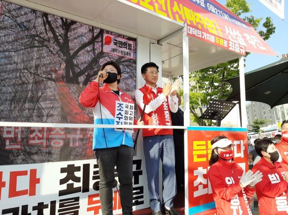28일 대전 대덕구 신탄진네거리에서 최충규 대덕구청장 후보 지원유세를 펼치고 있는 국민의힘 조수진 최고위원© 뉴스1 심영석 기자