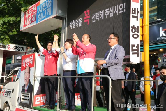 박형덕 동두천시장 후보-이준석 국민의힘 대표-김성원 국회의원 29일 합동유세 진행. 사진제공=박형덕 후보 캠프