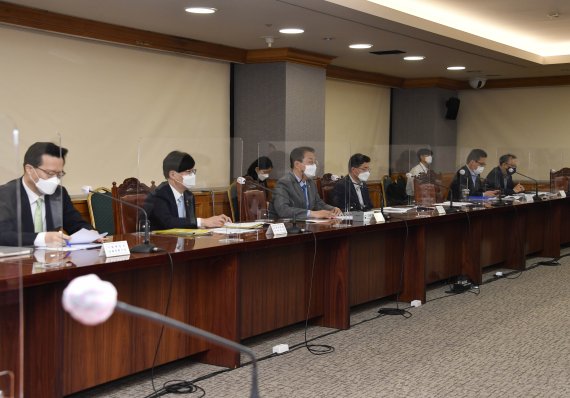 [세종=뉴시스] 방기선 기획재정부 차관이 31일 서울 은행회관에서 열린 거시경제 금융회의를 주재, 모두발언하고 있다. (사진=기재부 제공) *재판매 및 DB 금지