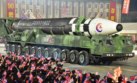 (평양 노동신문=뉴스1) = 북한 대륙간탄도미사일(ICBM) '화성-17형'. [국내에서만 사용가능. 재배포 금지. DB 금지. For Use Only in the Republic of Korea. Redistribution Prohibited] rodongphoto@news1.kr