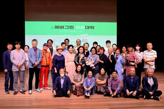 동서대와 기장군은 5월 27일 기장군청 차성아트홀에서 에버그린 영화대학 2기 입학식과 1기 수료식을 가졌다. 동서대학교 제공