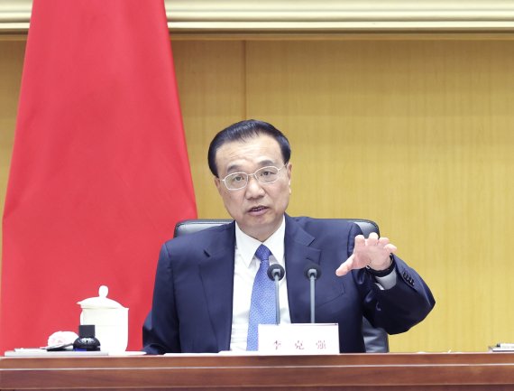 2022년 4월 25일 중국 베이징에서 열린 국무원 염정(廉政·청렴한 정치) 관련 회의에서 리커창 총리가 연설하고 있다. /사진=신화뉴시스