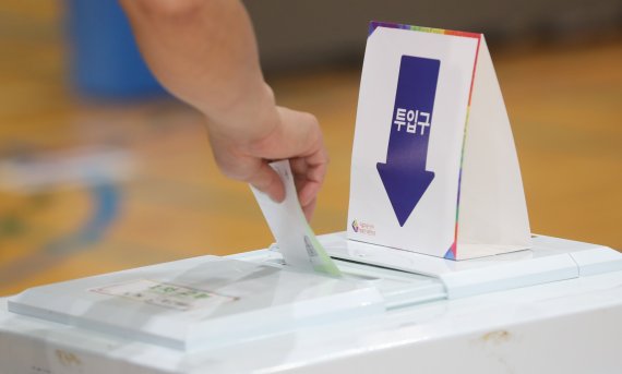 8회 전국동시지방선거 투표일인 1일 오전 9시 기준 충북의 투표율은 6.9%로 집계됐다.(자료사진) / 뉴스1 © News1