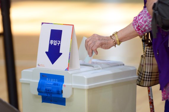 제8회 전국동시지방선거가 1일 오전 6시 대전 366개, 충남 752개 투표소에서 시작됐다. ©News1 정다움 기자