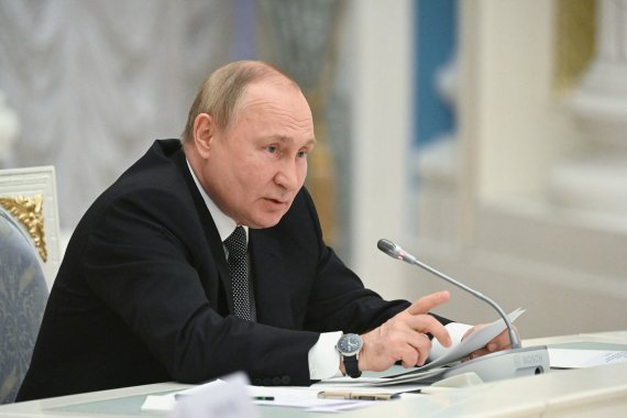 블라디미르 푸틴 러시아 대통령이 25일(현지시간) 모스크바 크렘린궁에서 '국가평의회' 회의를 주재하고 있다. 2022.05.25/뉴스1 © 로이터=뉴스1