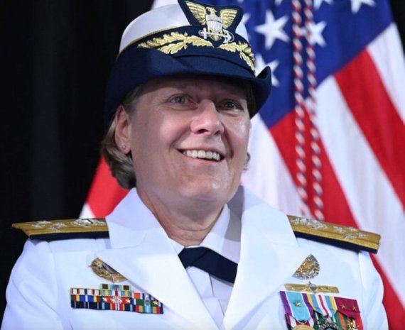 미국 해안경비대(USCG) 대장(부사령관) 린다 페이건이 최초로 사령관에 임명됐다. APF