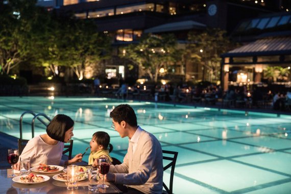 일찍 찾아온 무더위, 호텔 수영장서 시원한 풀파티 어때요?