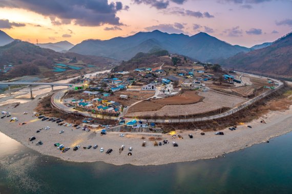 3일 충북 충주시가 주민이 직접 관광사업을 주도하는 관광두레 사업을 본격 추진한다고 밝혔다. 사진은 수주팔봉 차박 캠핑 모습.(자료사진)2022.6.3/© 뉴스1