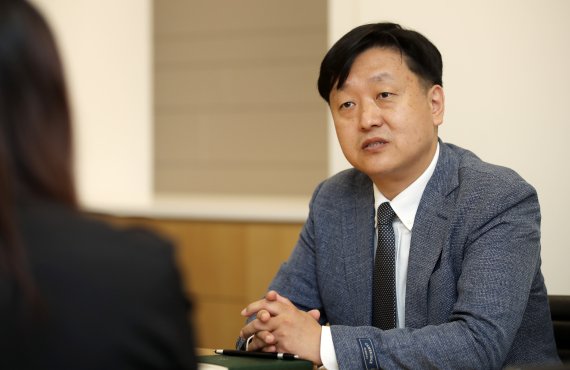 [서울=뉴시스] 고범준 기자 = 류성원 전경련 경제안보 TF팀장이 2일 서울 영등포구 전경련회관에서 뉴시스와 인터뷰를 하고 있다. 2022.06.02. bjko@newsis.com
