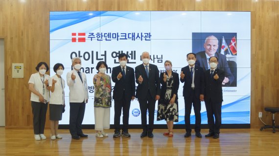 창원한마음병원, 덴마크 대사관과 ‘옥토(문어) 인형' 전달식 *재판매 및 DB 금지