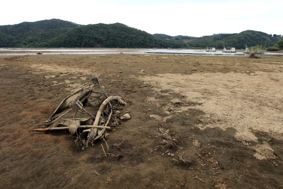 5일 경기 용인시 이동저수지가 이른 폭염과 가뭄이 이어지면서 말라가고 있다.. 2022.6.5/뉴스1 © News1 구윤성 기자