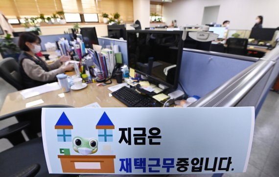 사무실 출근하느니 사직서 낸다… 재택근무 찾아 이직 열풍 ['포스트 코로나' 달라진 회사 선택 기준]