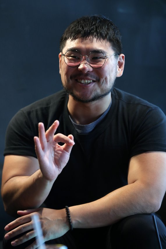 [서울=뉴시스] 백동현 기자 = 배우 한상조가 지난 24일 오후 서울 마포구 한 카페에서 뉴시스와 인터뷰하고 있다. 2022.05.29. livertrent@newis.com