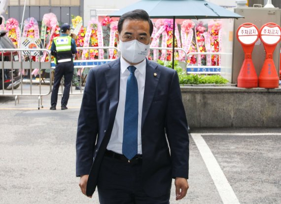 박홍근 더불어민주당 대표 직무대행이 6일 서울 여의도 더불어민주당 당사에서 열리는 시·도당위원장 간담회에 참석하고 있다. (공동취재사진) 사진=뉴시스화상