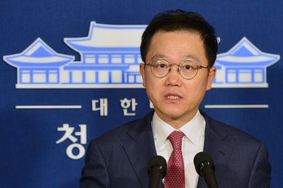 강석훈 산은 회장 "부산 이전 불가피..경쟁력 훼손 아냐"