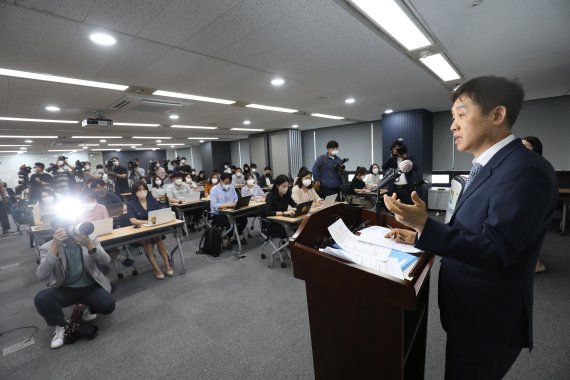 김주현 신임 금융위원장이 7일 서울 중구 여신금융협회에서 열린 소감발표 및 출입기자 간담회에서 발언하고 있다. 2022.6.7/뉴스1 © News1 이성철 기자