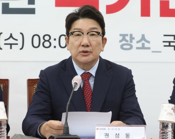 권성동 국민의힘 원내대표가 8일 오전 서울 여의도 국회에서 열린 북 도발 관련 국가안보 점검을 위한 제2차 당·정·대 협의희의에 참석해 발언하고 있다. 뉴시스