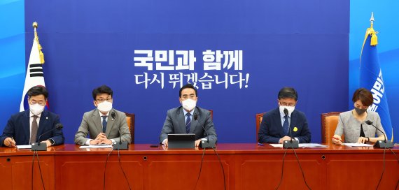 박홍근 더불어민주당 대표 직무대행 겸 원내대표가 9일 오전 국회에서 열린 정책조정회의에서 모두발언을 하고 있다.사진=박범준 기자