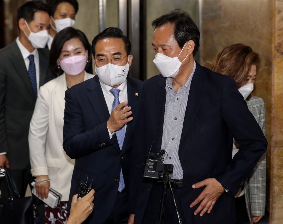 민주당 '우상호 비대위' 공식 출범.. 당 쇄신 최대 과제