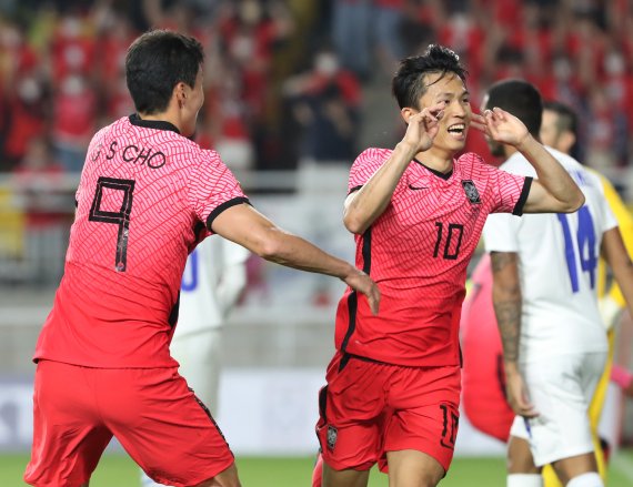 한국, 파라과이와 2-2 무승부..손흥민·정우영 연속골