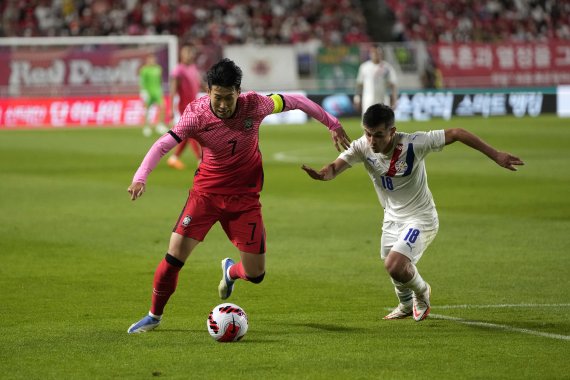 한국, 파라과이와 2-2 무승부..손흥민·정우영 연속골