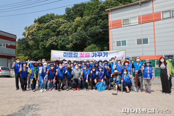 주광덕 남양주 홍릉천 정원 가꾸기 동참, '구슬땀'