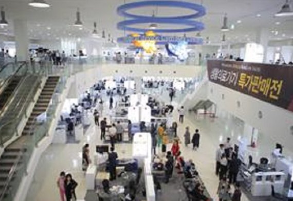 12일 강원도는 지난 5월 산업부의 ‘의료기기 CRO국가지원사업’에 이어, 이번에 복지부의 '의료기기 국제인증지원센터 구축'사업 공모에 선정됐다고 밝혔다. 사진은 지난해 원주 의료기기 전시장 모습.
