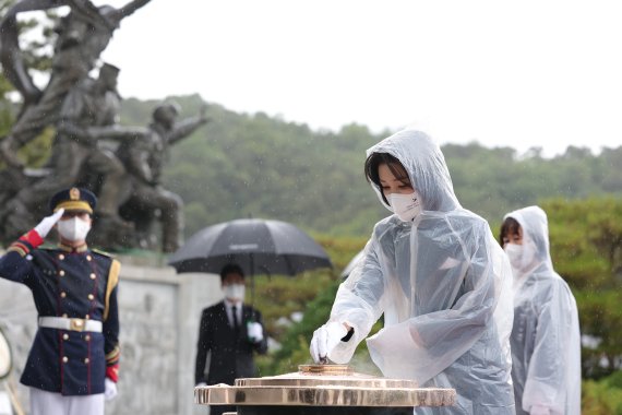 김건희 여사, 내일 권양숙 여사 예방 "작년부터 만나뵙고 싶어했다"