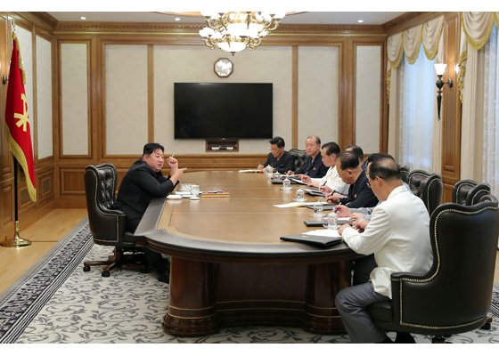 [서울=뉴시스]13일 북한 조선노동당 기관지 노동신문은 지난 12일 당 중앙위 비서국 회의가 열렸다고 보도했다. (사진=노동신문 홈페이지 갈무리) 2022.06.13.