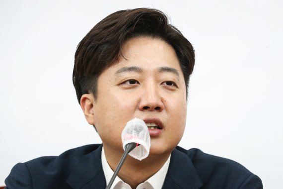 이준석 “‘친윤 사조직’ 논란 민들레, 홍보 과정서 오버한 듯”