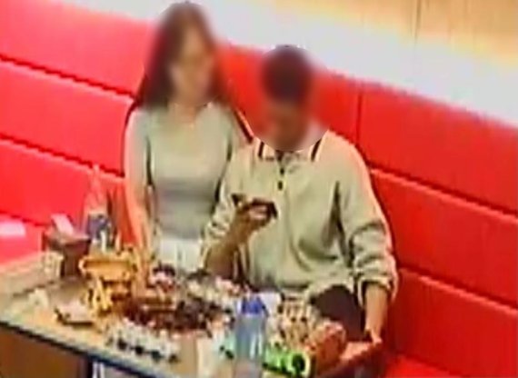 부산대학교 근처 식당에서 '먹튀'한 것으로 추정되는 두 사람. ('보배드림' 갈무리) © 뉴스1