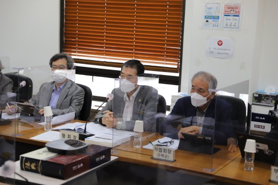 대한변호사협회가 13일 대구 변호사 사무실 방화 테러 관련 특별위원회 출범하고 회의를 진행했다. 사진=변협 제공