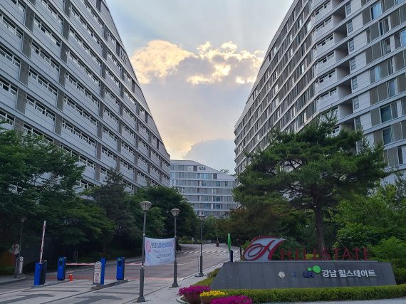 지난 2012년 10년 공공임대 분양전환 단지로 공급된 서울 강남구 LH강남힐스테이트의 모습. 사진=김희수 기자