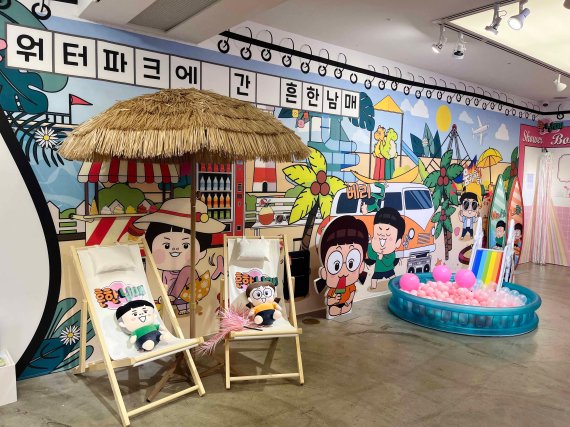 AK플라자 경기 수원점에 위치한 AK갤러리 '흔한남매전' 전시장