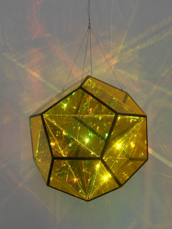 [서울=뉴시스]Olafur Eliasson Your polyamorous sphere 2022 Coloured glass (yellow, blue), colour-effect filterglass (green), stainless steel, paint (black), LED light, aluminium 120 cm diameter Courtesy of the artist and PKM Gallery. Photo: Jens Ziehe