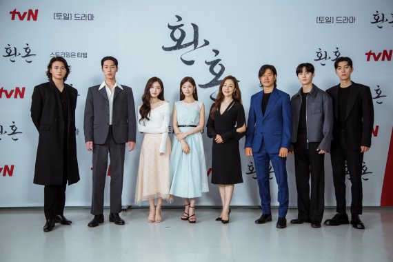 (왼쪽부터) 신승호, 이재욱, 아린, 정소민, 오나라, 유준상, 황민현, 유인수/ 사진제공=tvN © 뉴스1