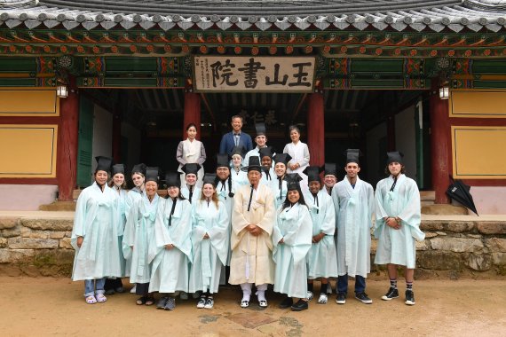 경주 옥산서원서 미국 덴버대 학생들