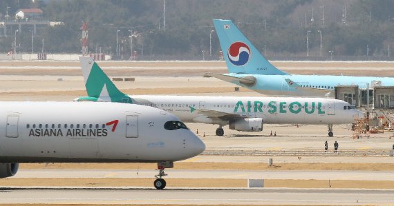인천국제공항에 항공기들이 서있는 모습. 뉴스1