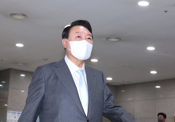 [속보]尹대통령 "위기일수록 민간·시장 주도로 경제 체질 완전히 바꿔야"