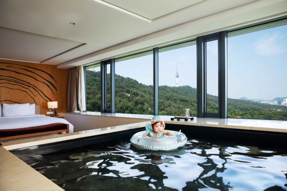 어린 자녀와 즐기는 호캉스(반얀트리 서울 제공)© 뉴스1