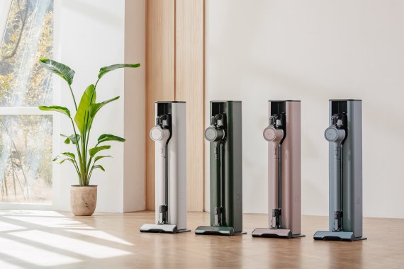 [서울=뉴시스]먼지 흡입과 스팀 물걸레 청소가 모두 가능한 프리미엄 무선청소기 LG 코드제로 A9S 신제품. (왼쪽부터)전문가가 엄선한 오브제컬렉션 컬러인 카밍베이지, 카밍그린, 클레이핑크, 클레이민트 색상. (사진 = LG전자) 2022.6.16. photo@newsis.com *재판매 및 DB 금지