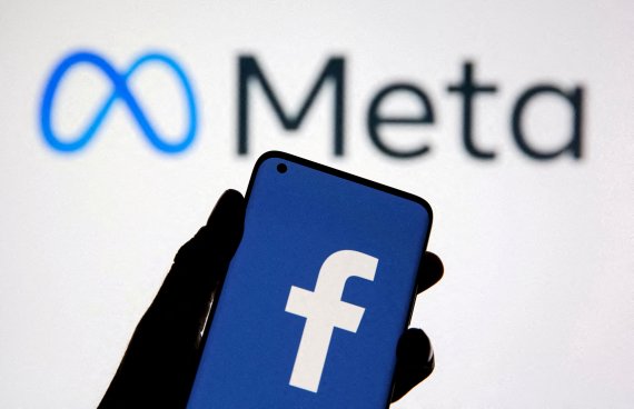 마크 저커버그((Mark Zukerberg) 메타 CEO가 "인스타그램에 이어 페이스북에도 대체불가능한토큰(NFT) 전시 기능을 추가, 크리에이터들이 페이스북과 인스타그램에서 돈을 벌 수 있는 방법을 더 많이 마련하겠다"고 발표했다. /사진=뉴스1 외신화상