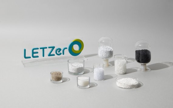 [서울=뉴시스]LG화학의 친환경 브랜드 LETZero가 적용된 재활용(PCR, Post-Consumer Recycle) 소재 제품들 (사진=LG화학 제공) *재판매 및 DB 금지