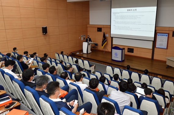 [부산=뉴시스] 부산경찰청(청장 우철문)은 최근 부산가톨릭대학교에서 '제30회 과학수사포럼'을 개최했다고 17일 밝혔다. (사진=부산경찰청 제공) *재판매 및 DB 금지