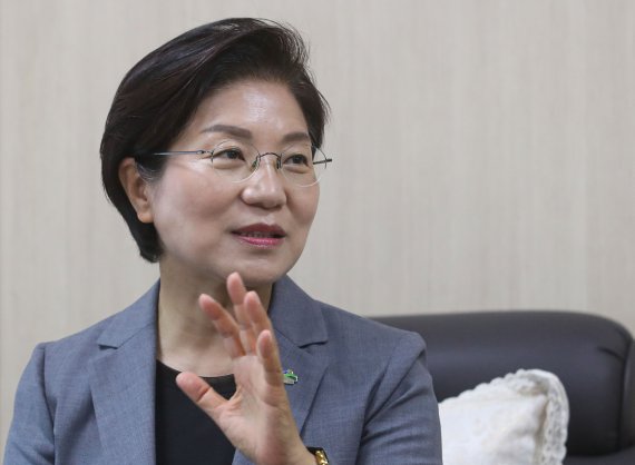 [서울=뉴시스] 권창회 기자 = 김미경 은평구청장이 지난 13일 오후 서울 은평구 은평구청에서 뉴시스와 인터뷰를 하고 있다. 2022.06.18. kch0523@newsis.com