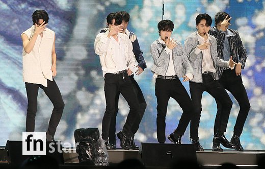 [포토] 펜타곤, '손 마스크'
