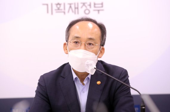 [세종=뉴시스] 강종민 기자 = 추경호 부총리 겸 기획재정부 장관. 2022.06.20. ppkjm@newsis.com /사진=뉴시스